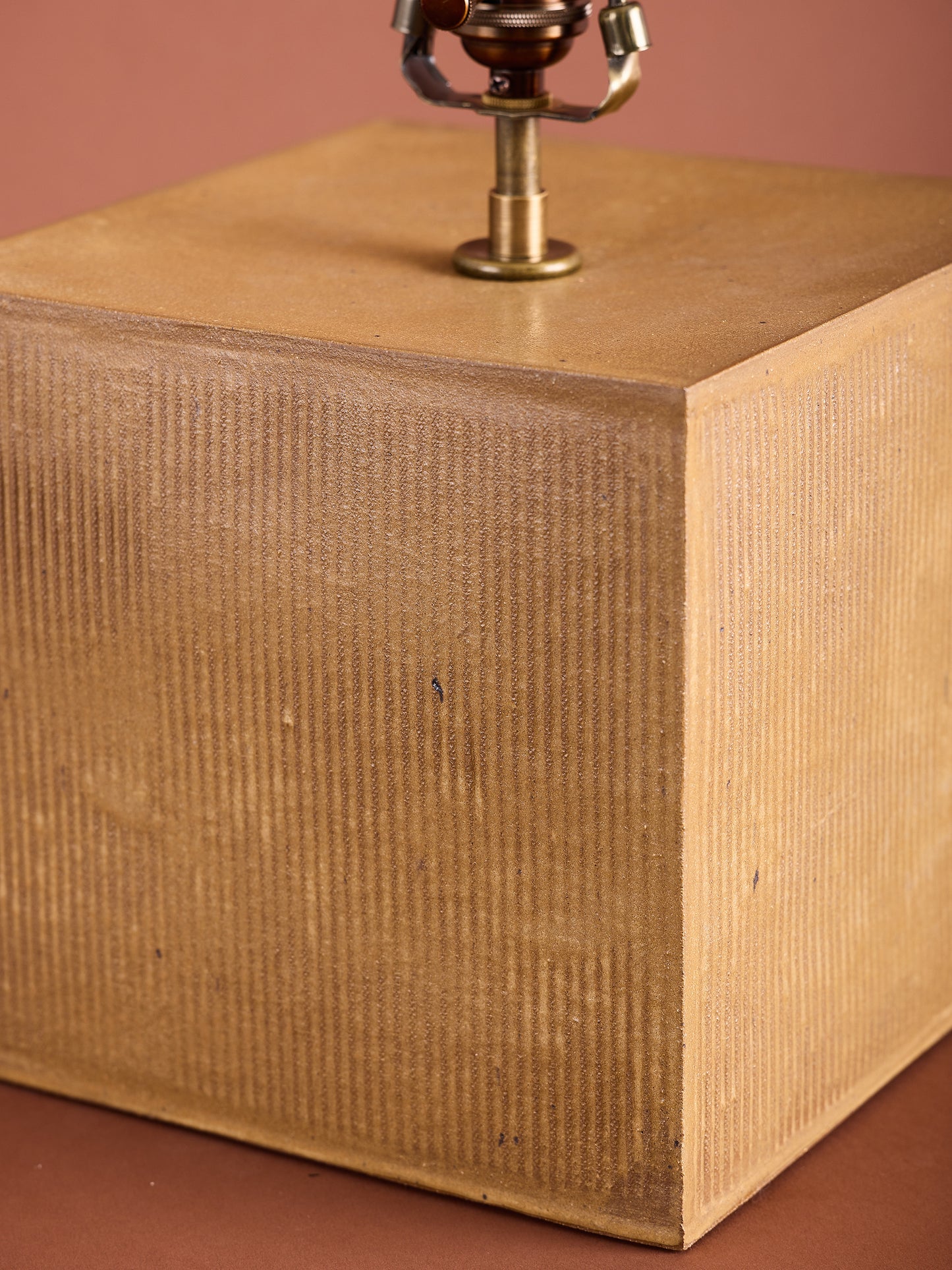 Caja Corta Table Lamp