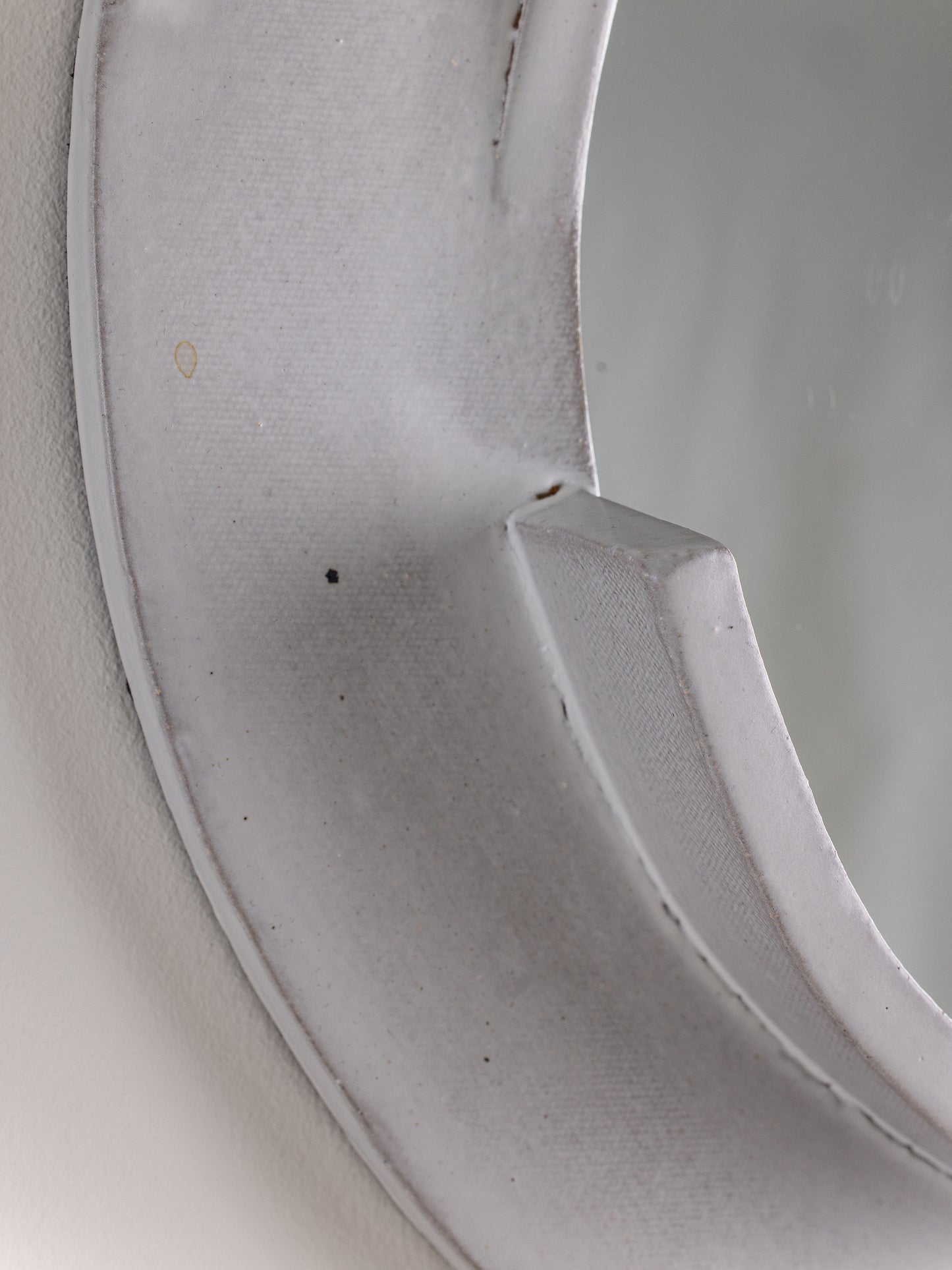 Torin Mirror, Round