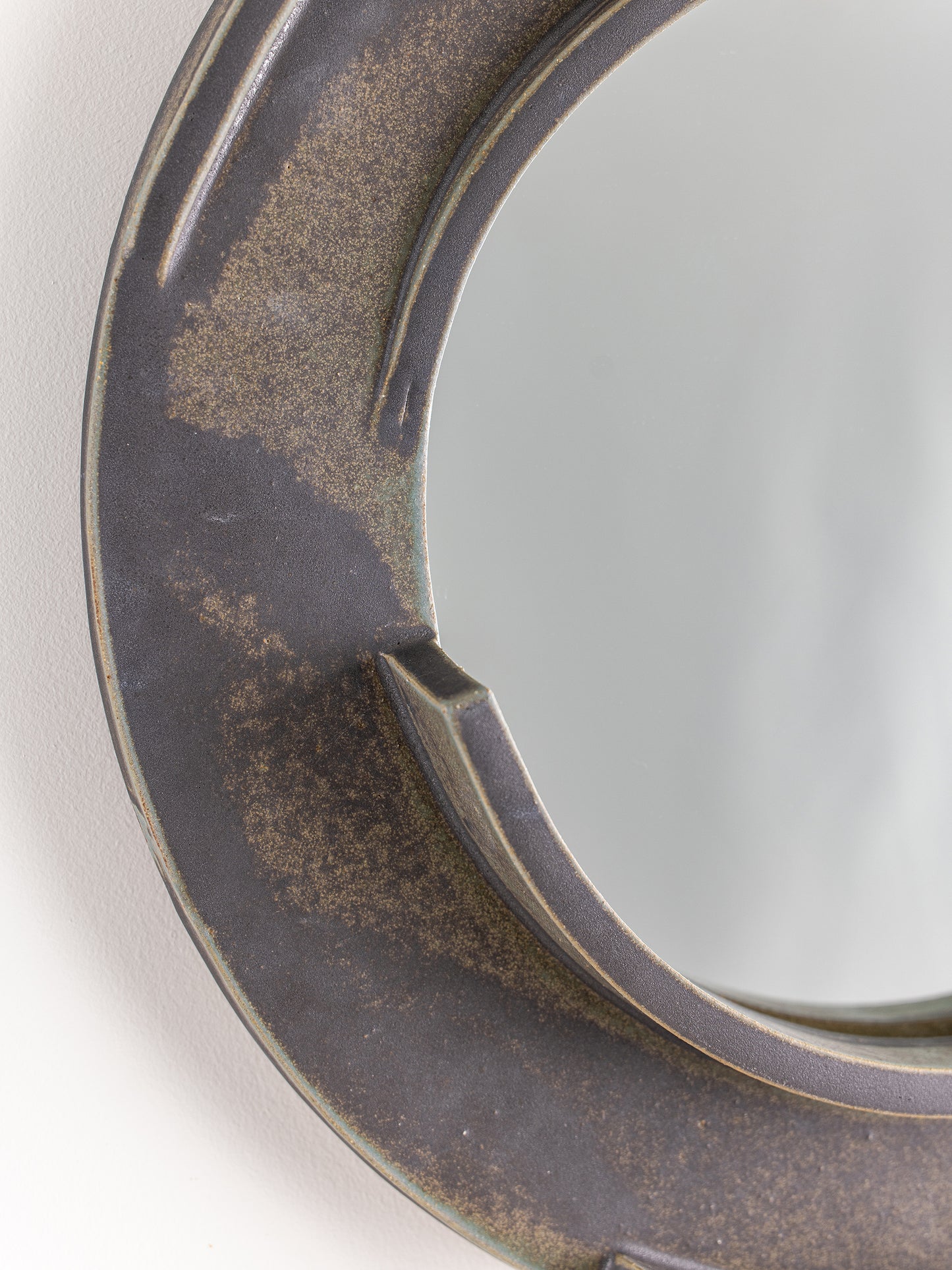 Torin Mirror, Round